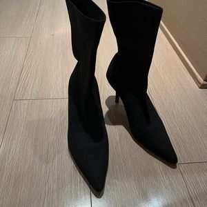 Black Pointed heel boots